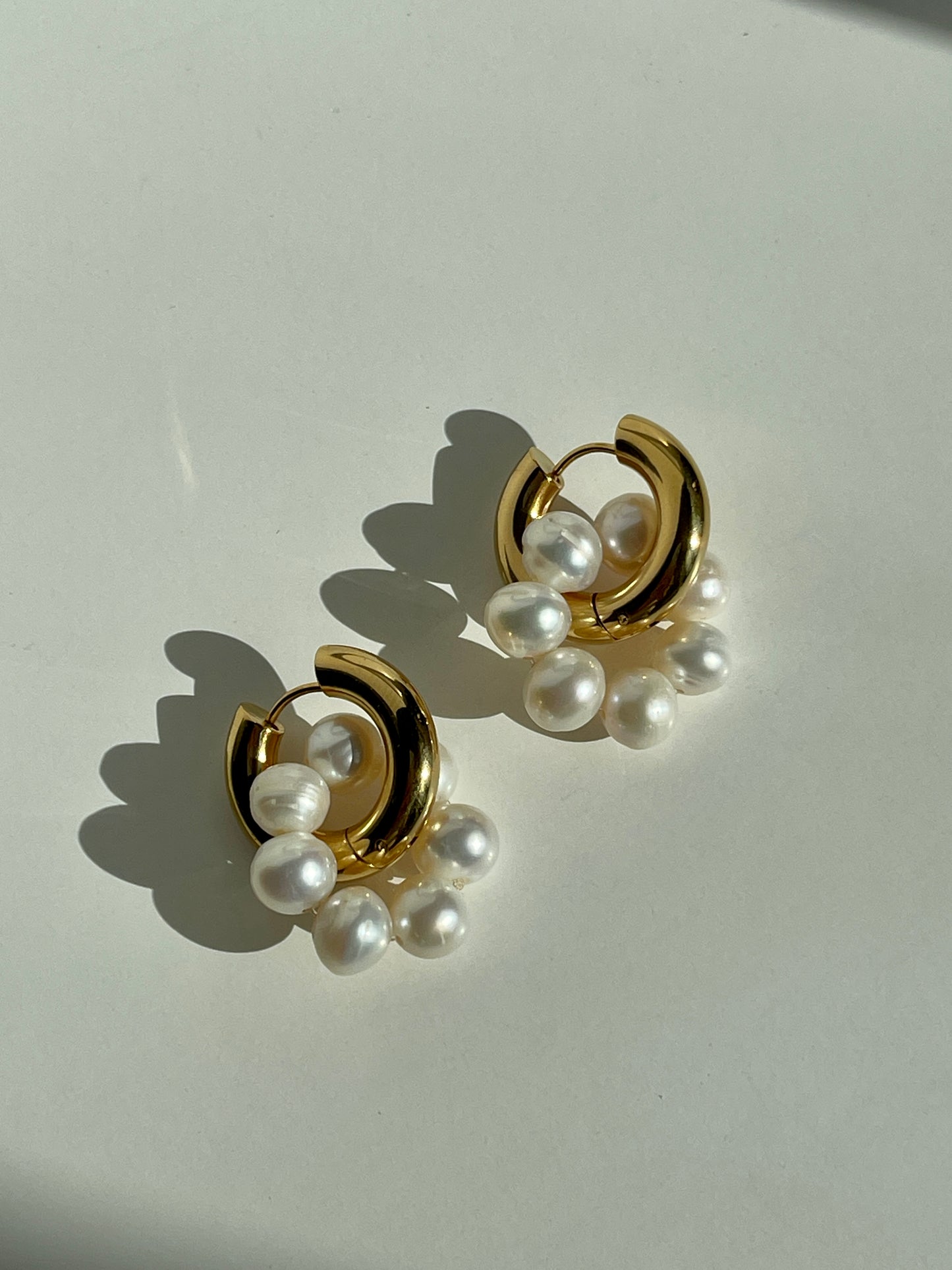 Zhuri Pearl Hoop Earrings