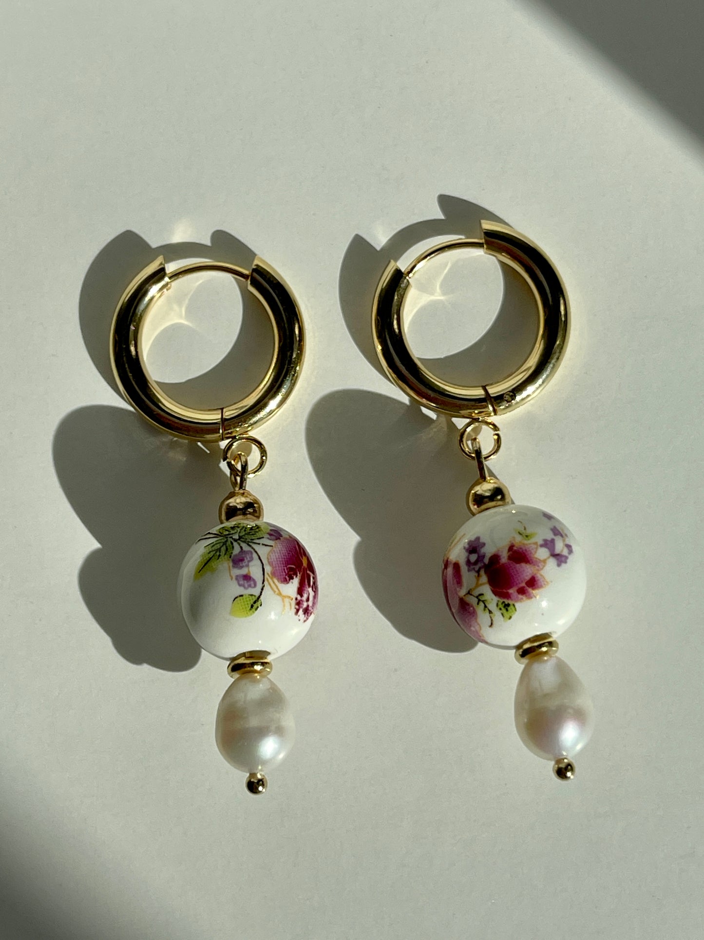 Flower pattern ceramic bead & Pearl Hoop Earrings