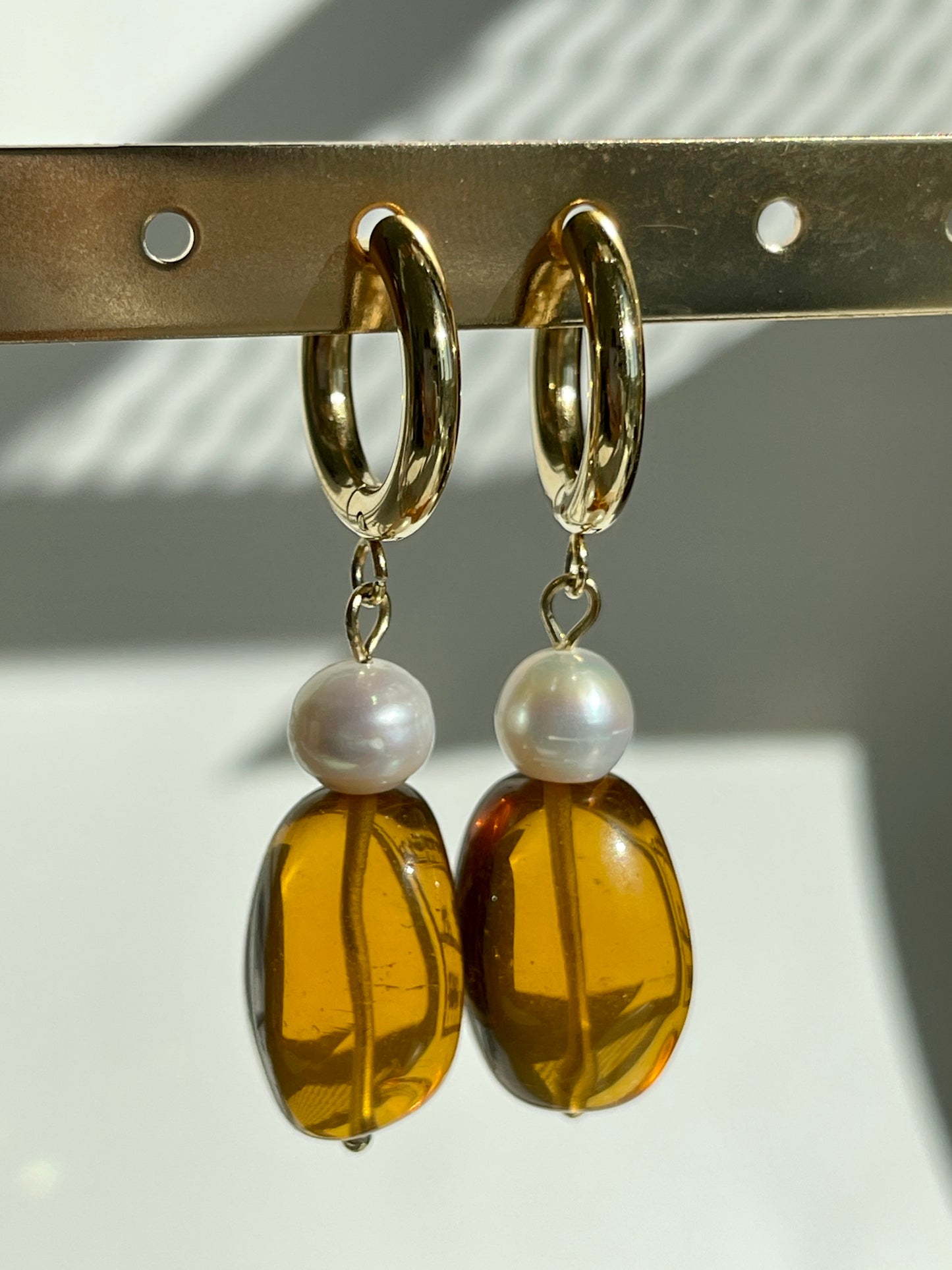 Amber bead & Pearl Hoop Earrings